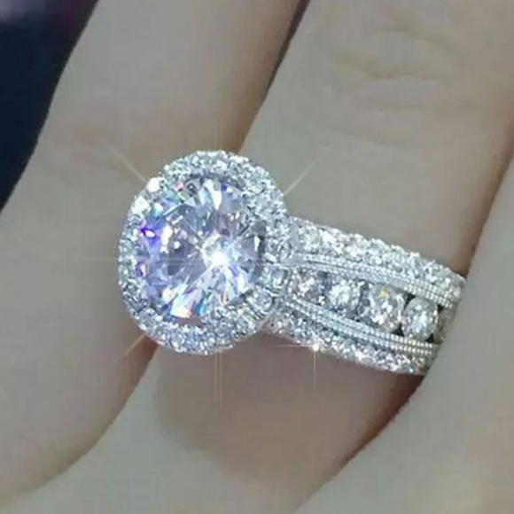 ¥ NEW 925 STERLING SILVER DIAMOND HALO RING - Picture 1 of 3